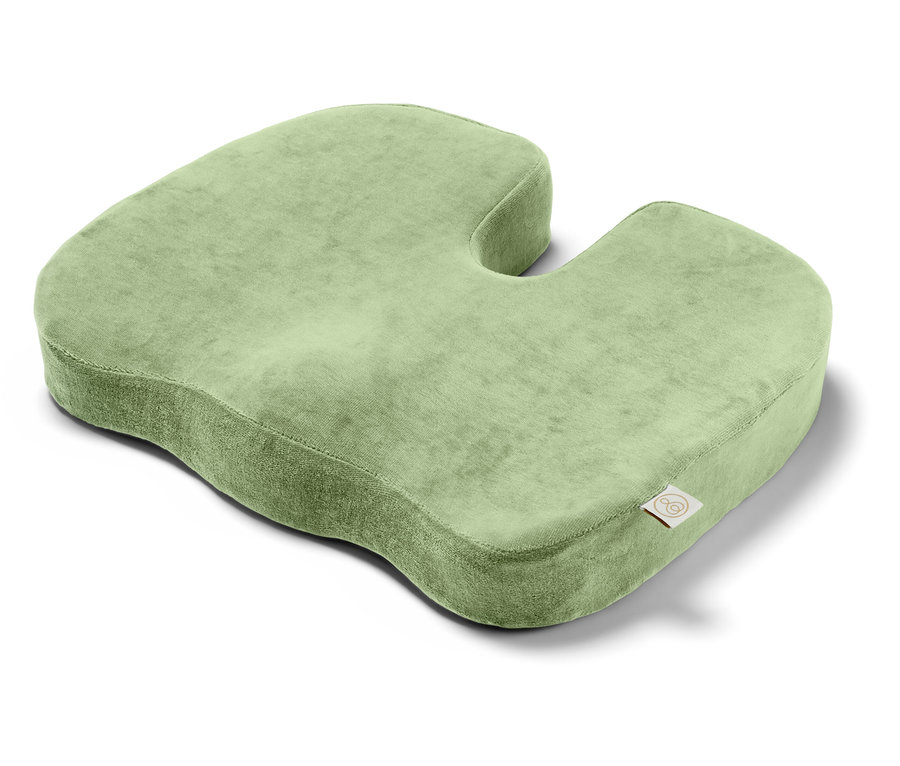 Un coussin de siège vert avec une découpe en forme de U.