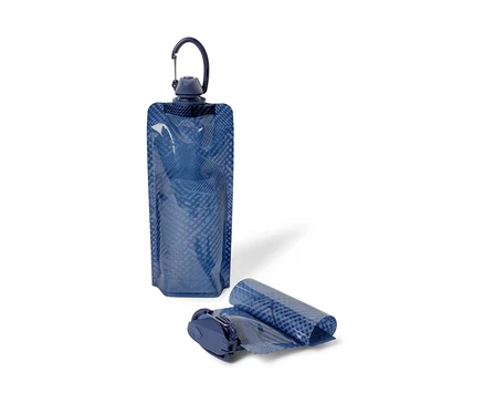 Deux gourdes bleues pliables, l'une debout et l'autre enroulée.