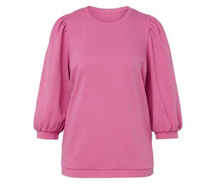 Haut rose à manches bouffantes.