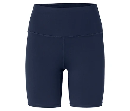 Gros plan sur un short de cycliste bleu marine.