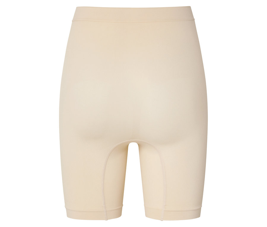 Shorty galbant beige arrivant au genou, photographié de dos.