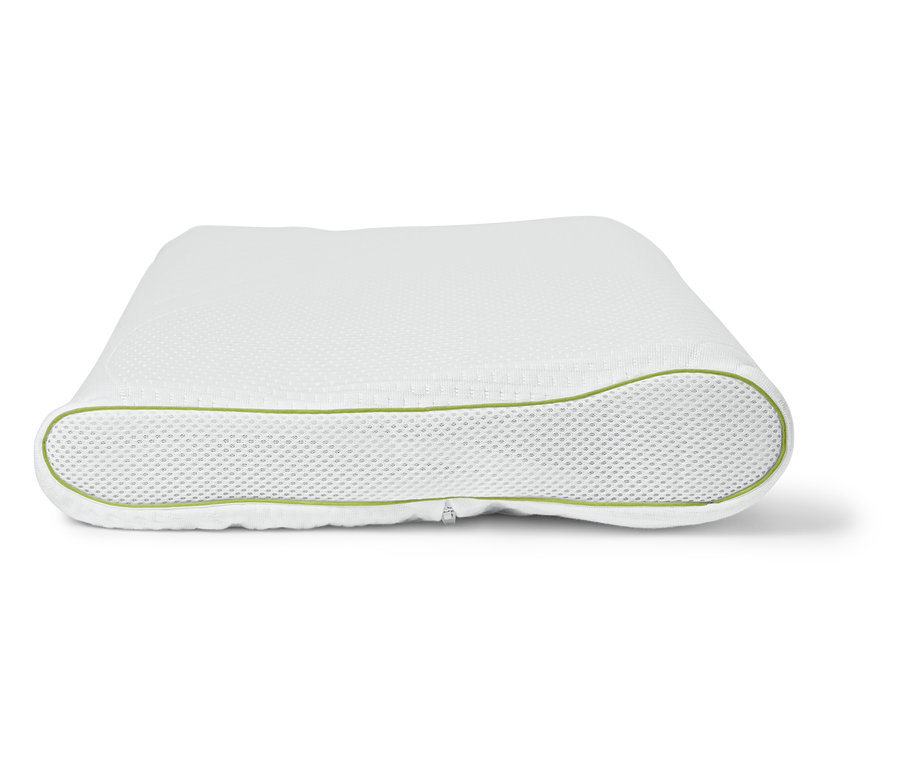 Oreiller blanc avec bordure verte sur fond blanc.