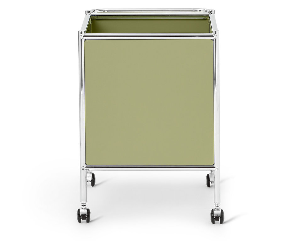 Un caisson à roulettes carré vert clair avec un cadre chromé se dresse sur un fond blanc.