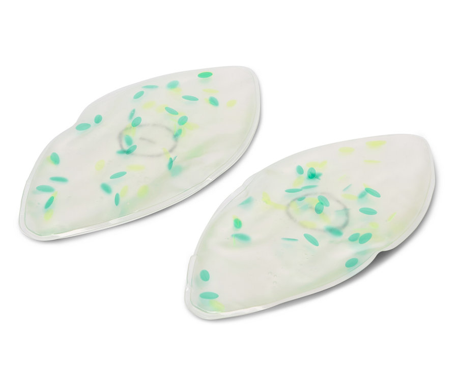 Deux masques pour les yeux en gel blanc avec des points verts et jaunes sur fond blanc.