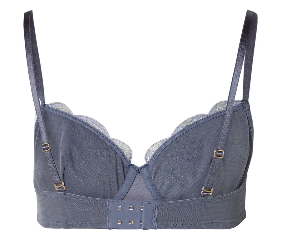 Gros plan sur le dos d'un soutien-gorge bleu avec de la dentelle blanche.