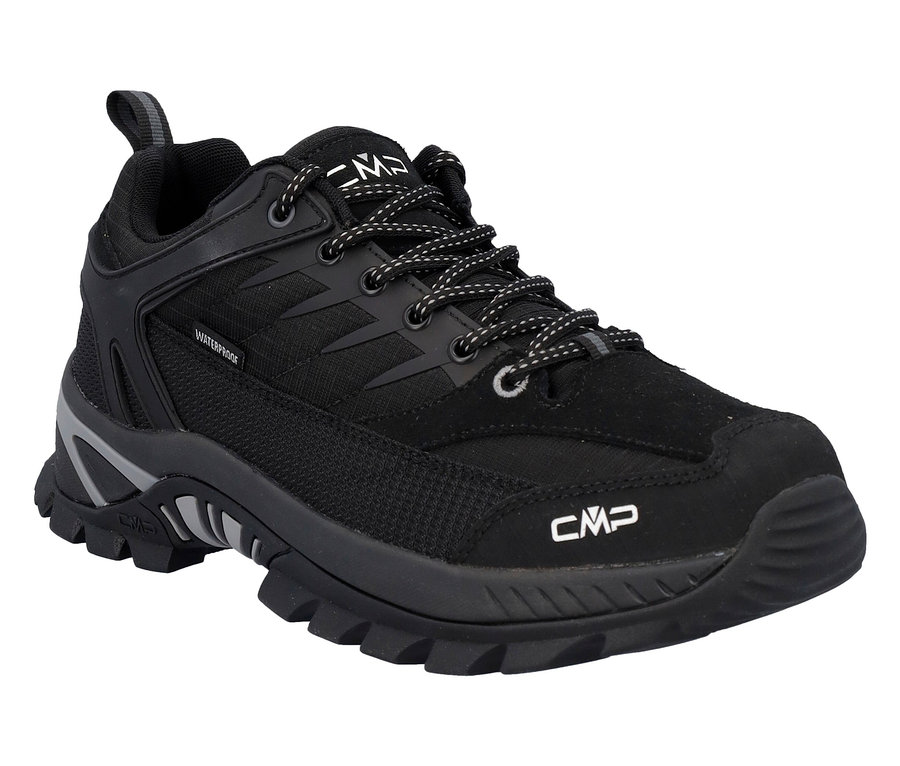 Gros plan d'une seule chaussure de randonnée CMP noire avec des lacets.