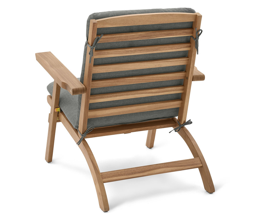 Vue arrière d'une chaise de jardin en bois avec des coussins gris.