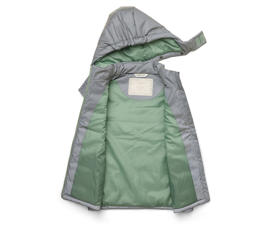 Veste ouverte gris-vert avec capuche, fermeture éclair et intérieur vert posée sur fond blanc.