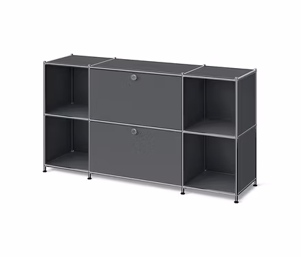 Un buffet modulaire gris foncé avec un cadre chromé, composé de deux étagères ouvertes à gauche, de deux compartiments fermés au centre et de deux étagères ouvertes à droite.