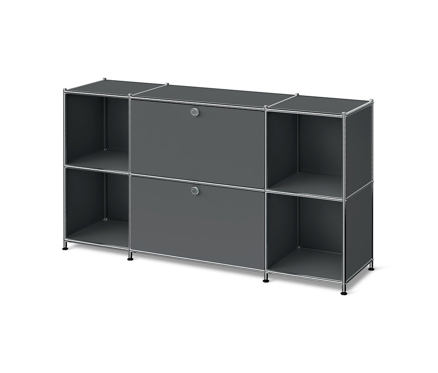 Un buffet modulaire gris foncé avec un cadre chromé, composé de deux étagères ouvertes à gauche, de deux compartiments fermés au centre et de deux étagères ouvertes à droite.