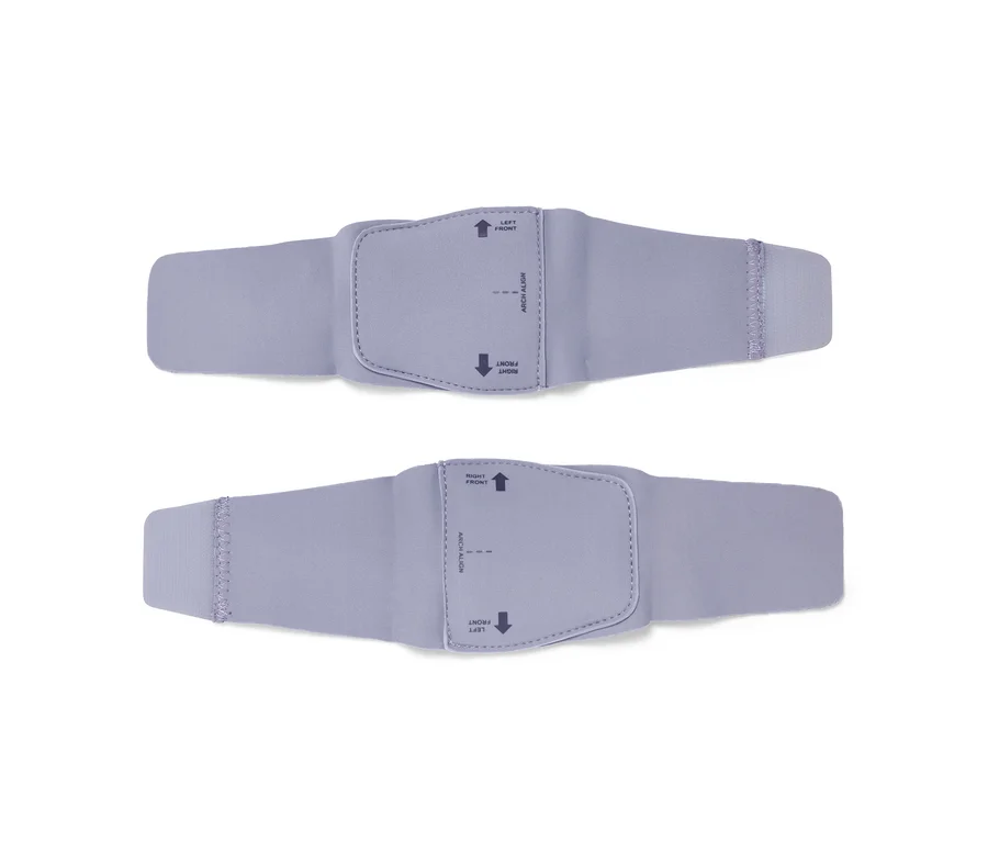 Deux bandes réglables de couleur violet clair, vues du dessus sur un fond blanc.
