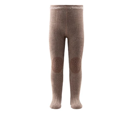 Collant côtelé marron pour enfant avec des patchs antidérapants plus foncés aux genoux et des semelles antidérapantes à pois aux pieds.