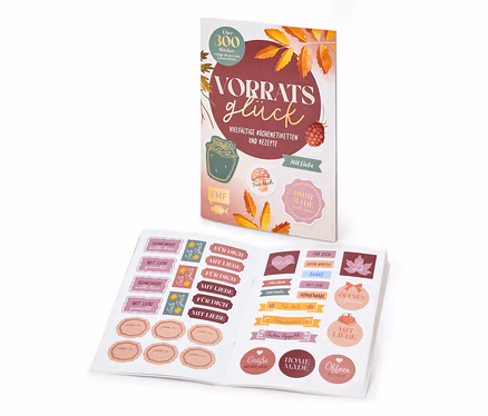 Livre « Le bonheur en conserve » avec un design automnal et un carnet d'autocollants ouvert présentant diverses étiquettes de cuisine.