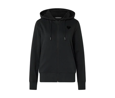 Sweat à capuche noir zippé avec un cœur sur la poitrine.