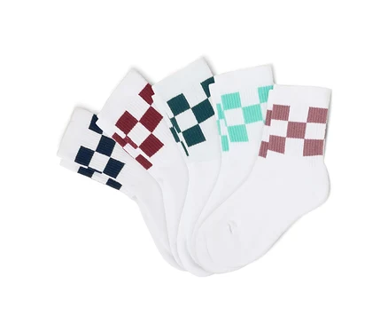 Cinq chaussettes blanches à carreaux bleu marine, bordeaux, vert foncé, turquoise et violet sont placées côte à côte.