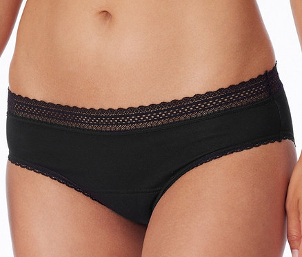 Gros plan d'une culotte noire pour femme avec de la dentelle à la taille.