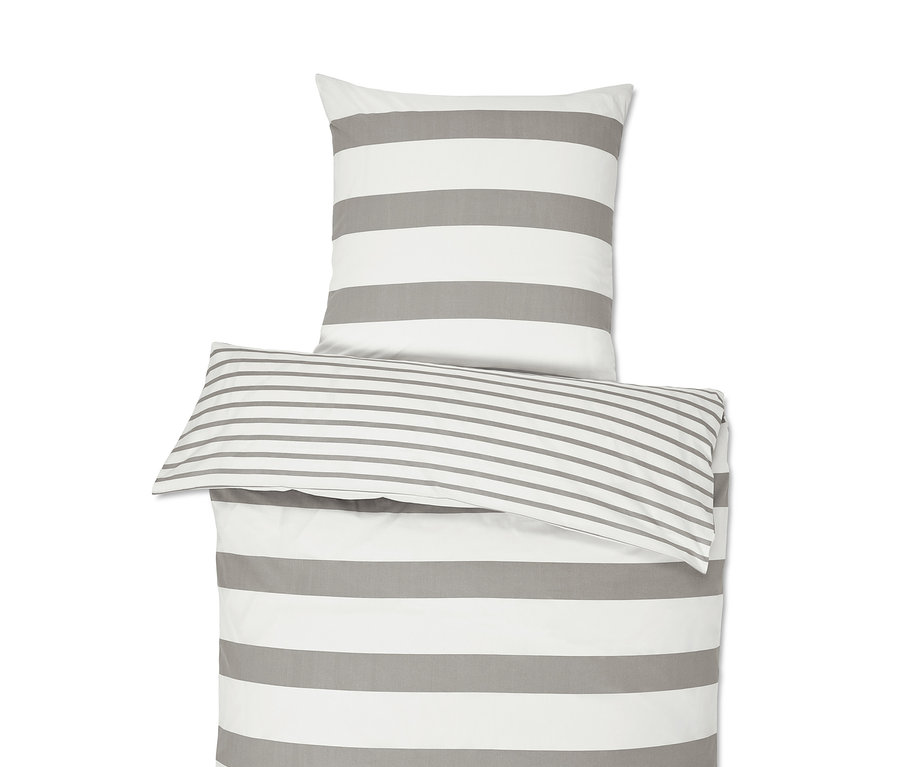 Vue de dessus de la parure de lit en percale avec des rayures grises et blanches.