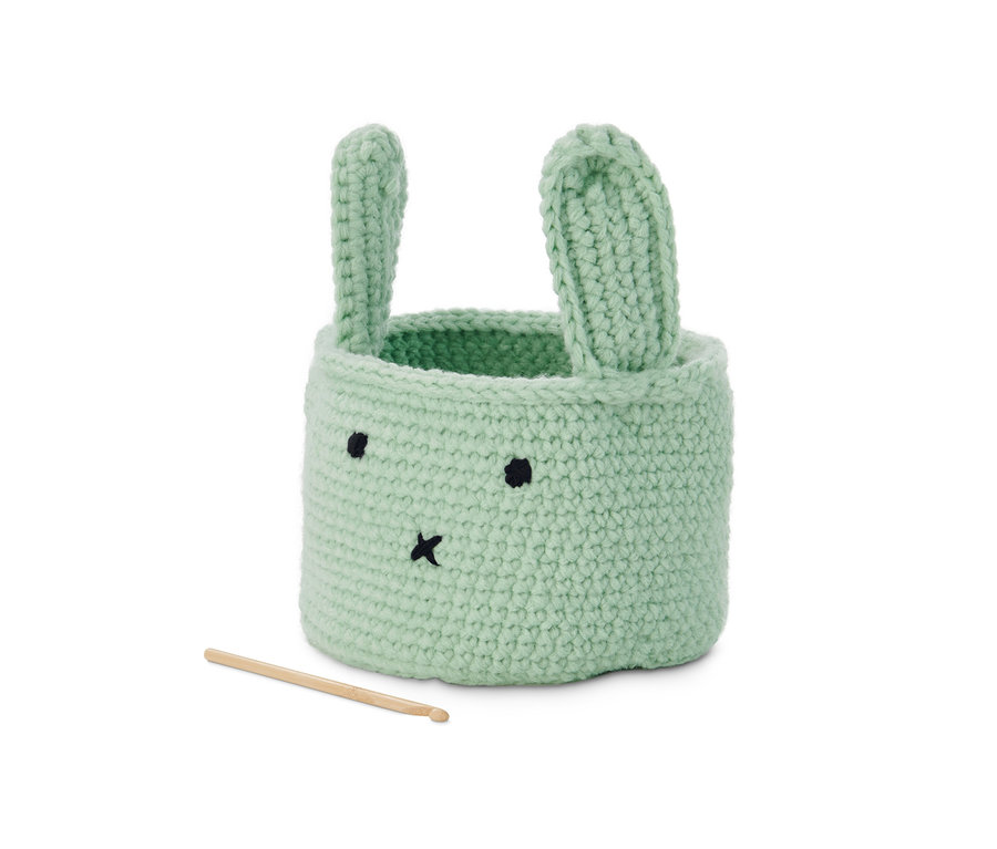 Panier vert clair crocheté avec oreilles et visage, Kit DIY pour panier de Pâques décoratif en crochet.