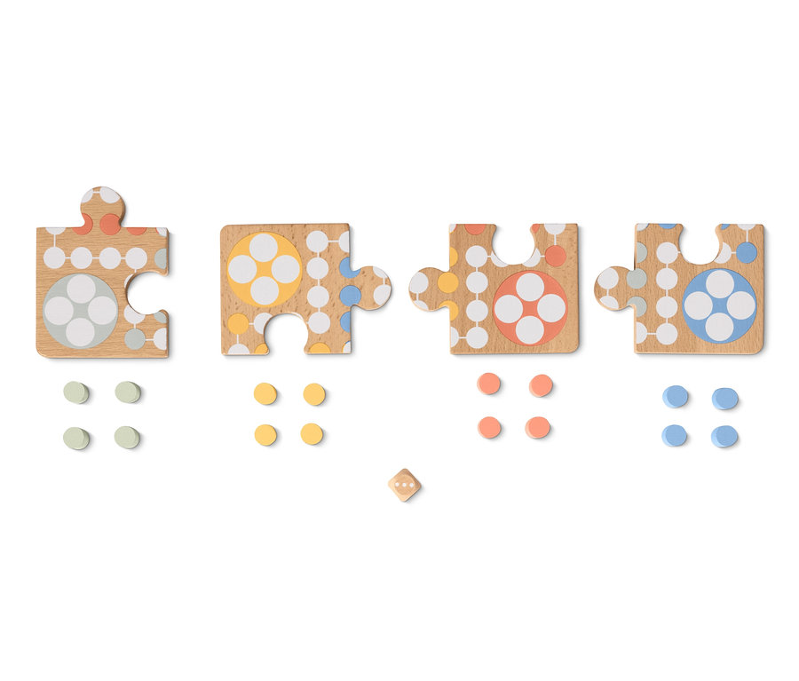 Quatre pièces du puzzle Ludo et des pions colorés sur fond blanc.
