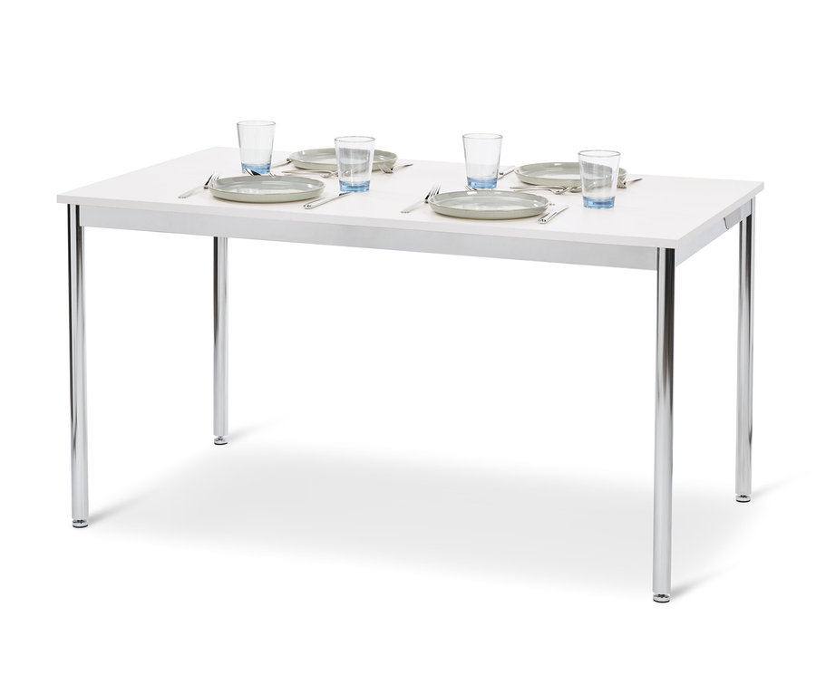Table en métal « CN3», env. 140 x 80 cm avec quatre assiettes et verres.