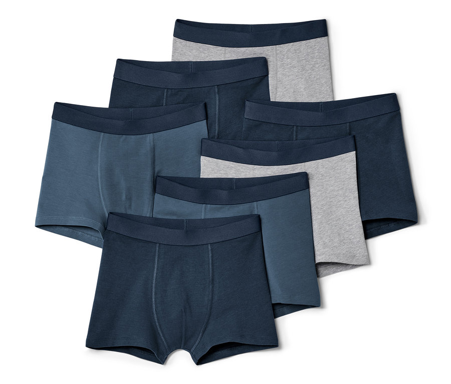 Sept boxers pour enfant.