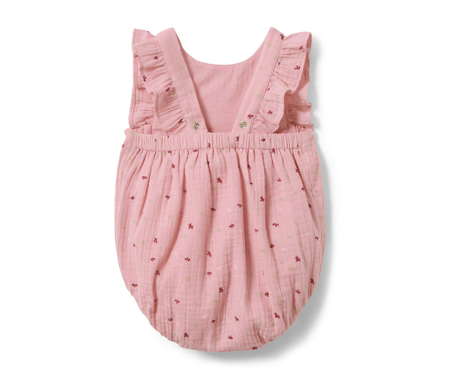 Barboteuse pour bébé rose à motifs floraux.