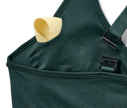 Vue détaillée d'une brassière de sport Seamless, vert foncé.
