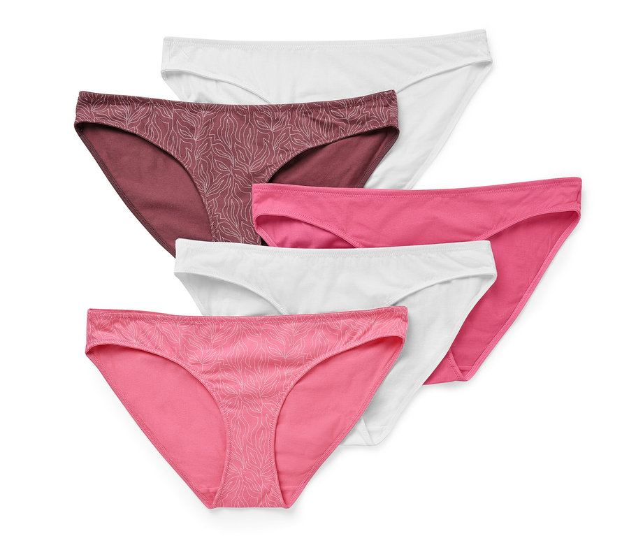 Cinq slips de différentes couleurs et motifs.