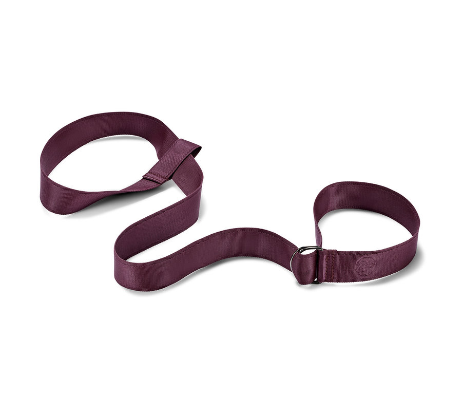 Une ceinture de yoga 2 en 1 violette sur fond blanc.