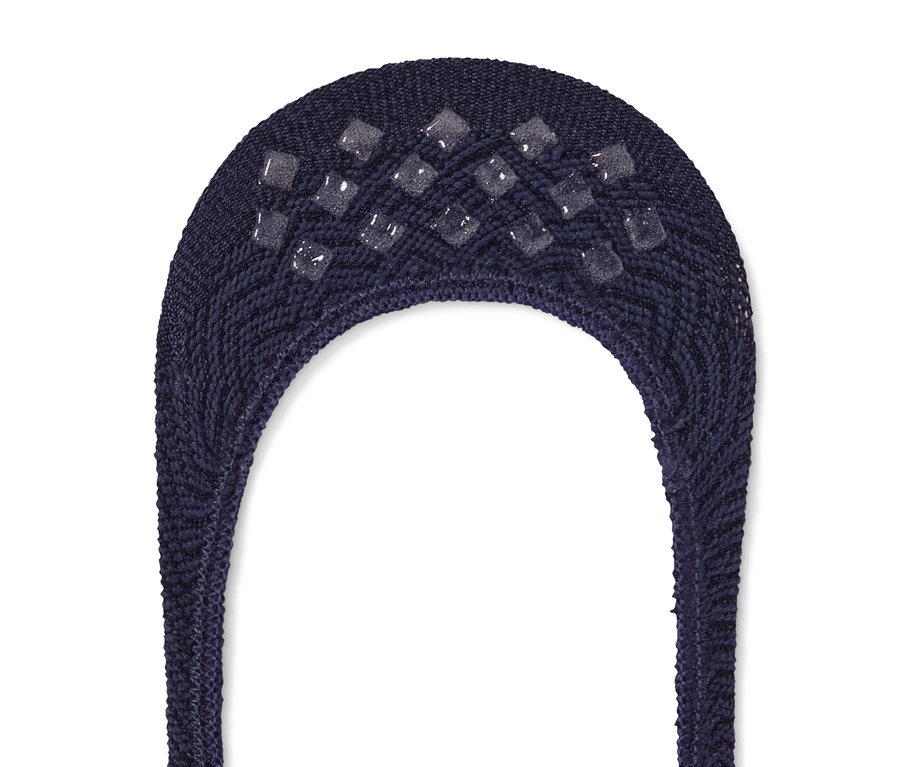Gros plan d'une paire de socquettes de sport bleues.