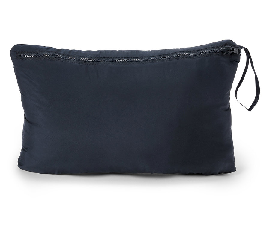 Housse bleu foncé avec fermeture éclair et boucle.