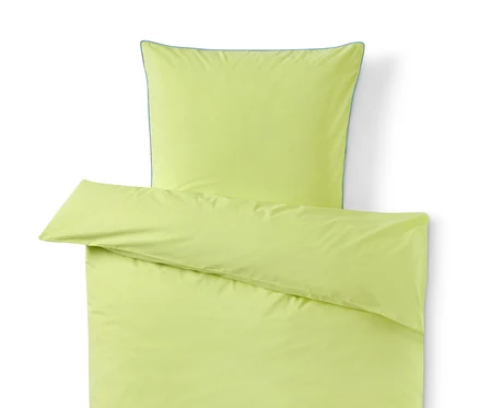 Parure de lit en renforcé jaune de taille standard comprenant une taie d'oreiller et une housse de couette.