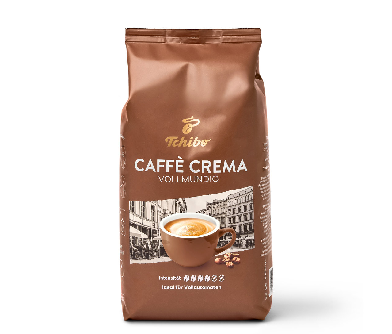 Paquet brun de 1 kg de café en grains Tchibo Caffè Crema Vollmundig avec tasse de café, grains et fond urbain. Intensité 4/6, idéal pour machines automatiques.