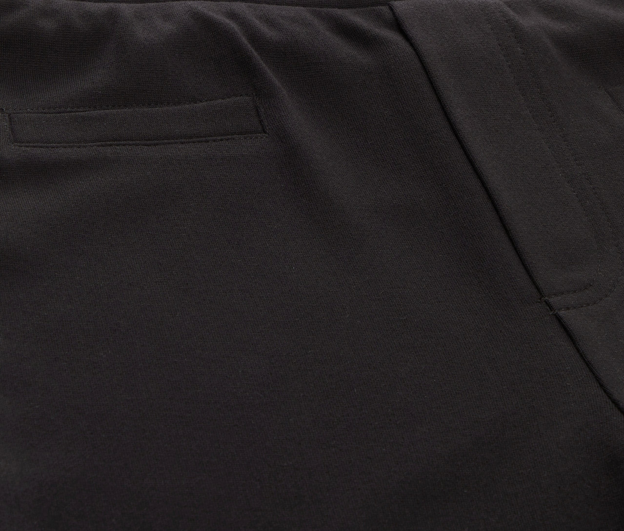 Pantalon de survêtement noir avec poche.