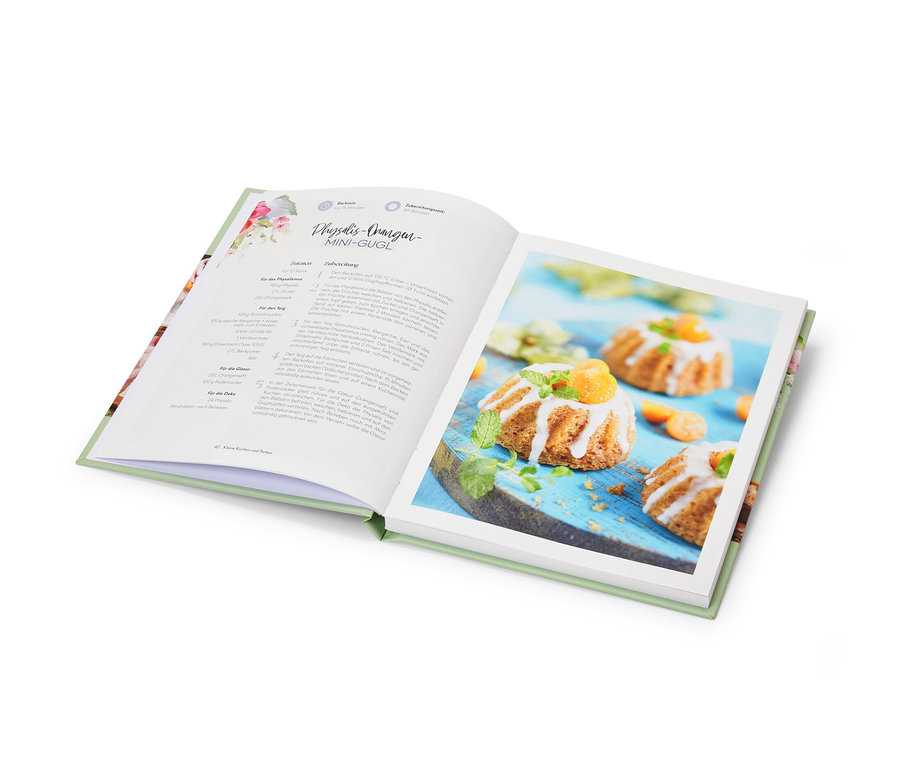 Livre ouvert «Petit bonheur de pâtisserie» avec une illustration de mini kouglofs.