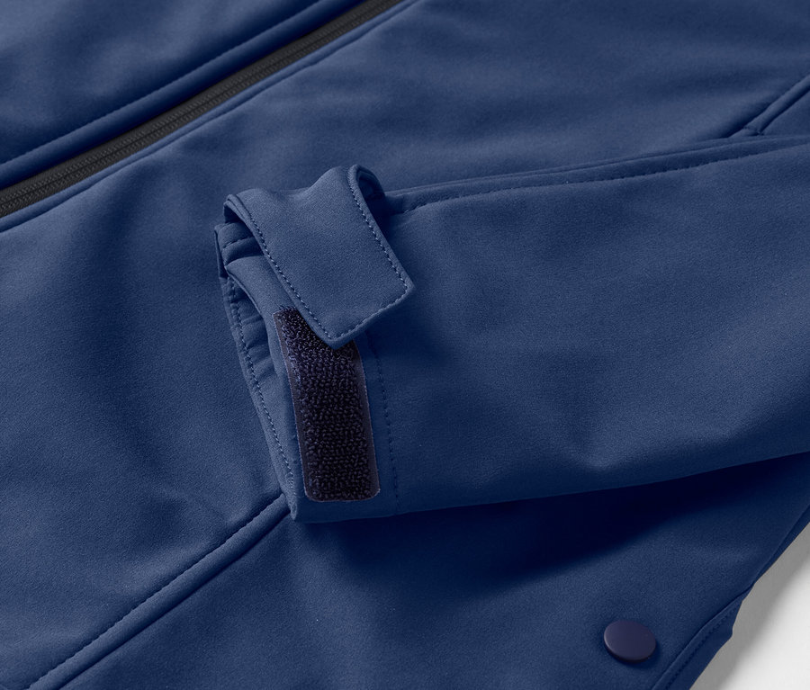 Détail d'une veste en softshell.