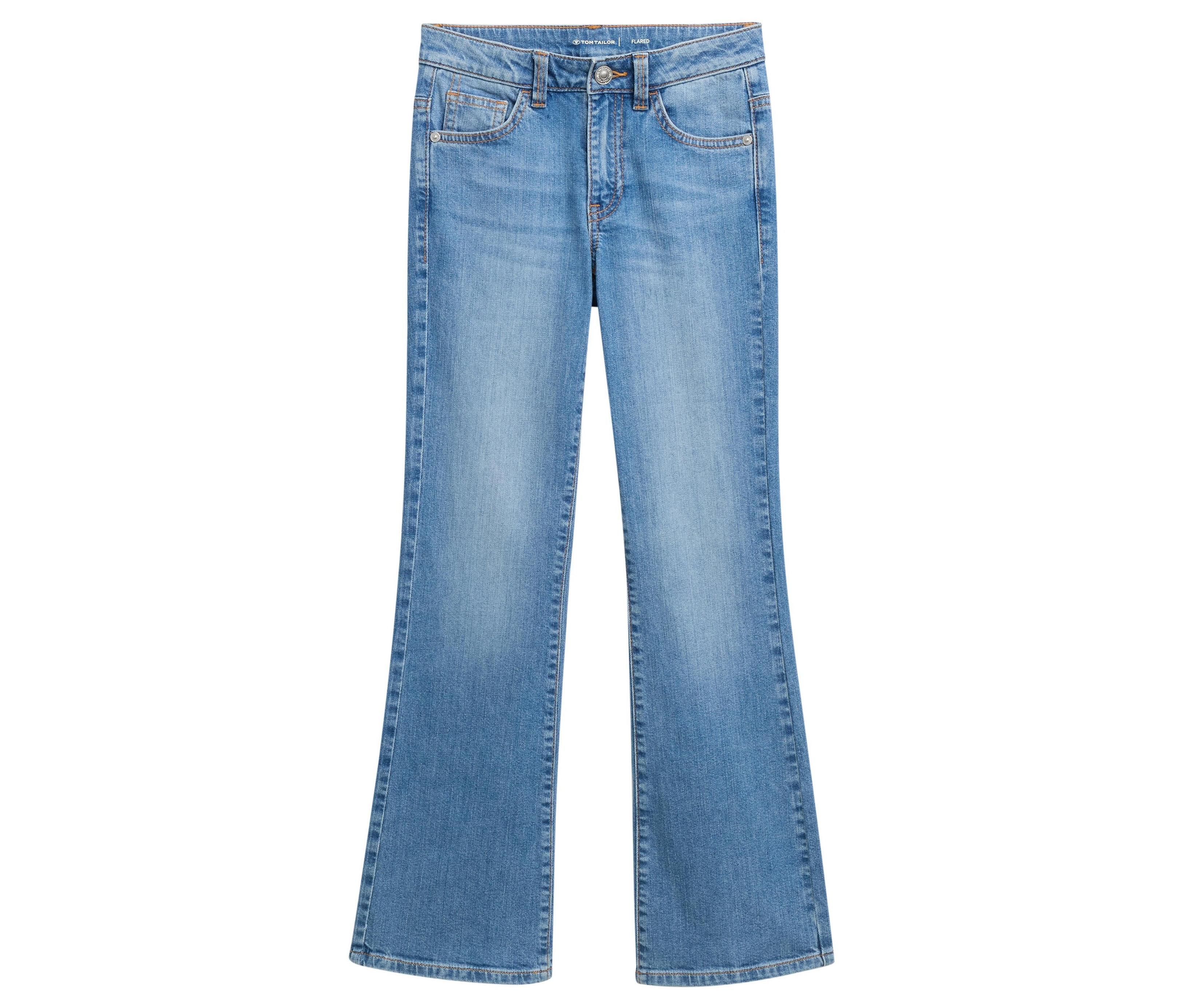 Un jean Tom Tailor pour enfant, de couleur claire et à pattes d'éléphant, est posé à plat sur un fond blanc.