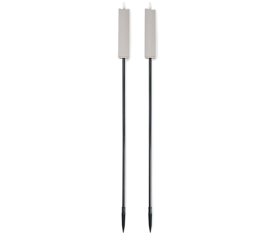 Deux torches de jardin beiges avec des manches noires se tenant côte à côte sur un fond blanc.