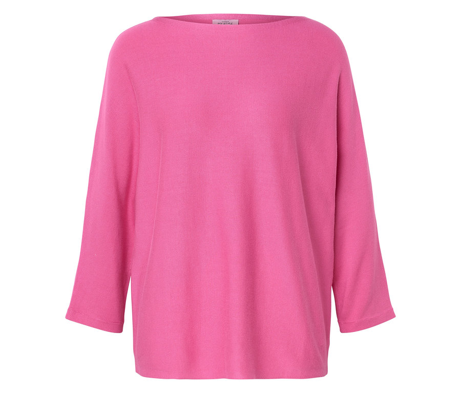 Gros plan d'un pull rose à encolure bateau et manches trois-quarts.