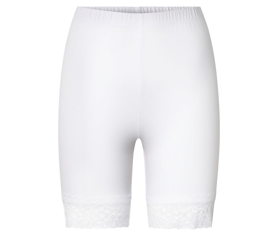 Short de cycliste blanc avec taille élastique et bordure en dentelle au bas des jambes.