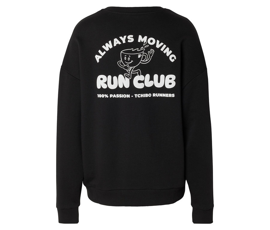 Sweatshirt noir avec un imprimé graphique blanc au dos représentant une tasse de café qui court, le texte « ALWAYS MOVING RUN CLUB » et « 100% PASSION - TCHIBO RUNNERS ».