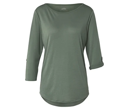Un t-shirt olive à manches longues et manches retroussées sur fond blanc.