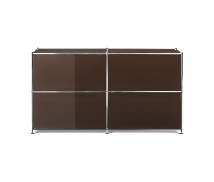 Meuble de rangement modulaire marron avec quatre compartiments et un cadre chromé, posé sur de petits pieds.