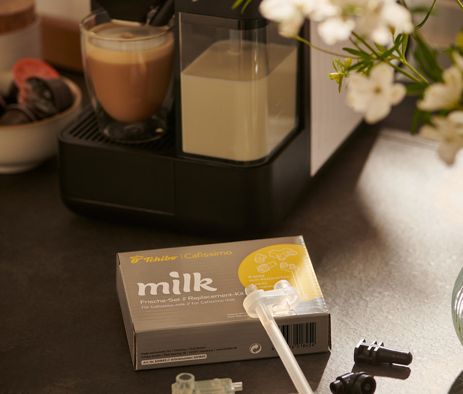 Machine à café au lait Cafissimo avec un set fraîcheur Cafissimo milk.