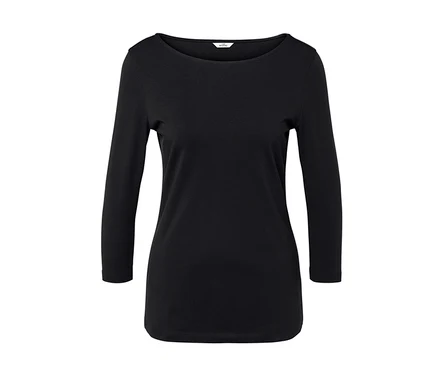 T-shirt noir à manches 3/4 et encolure arrondie.