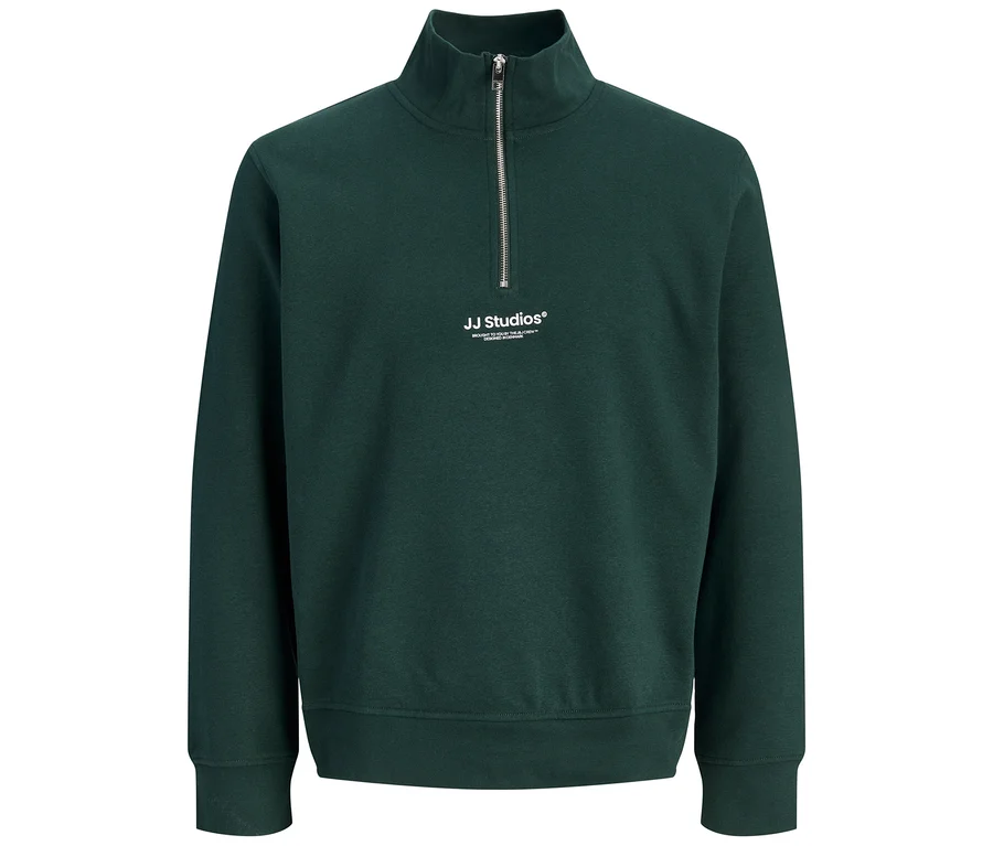 Pull Jack&Jones Troyer Soho vert foncé à col montant et fermeture éclair quart de longueur, avec logo blanc 'JJ Studios' sur la poitrine.