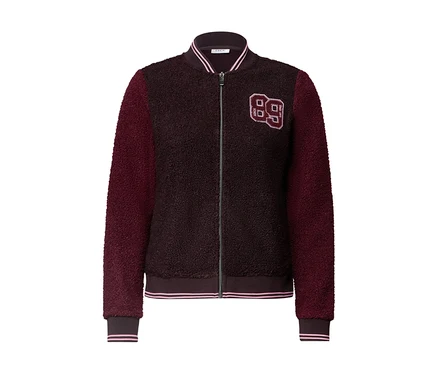 Blouson CECIL bordeaux foncé en tissu peluche, avec fermeture éclair, manches bordeaux et écusson brodé « 89 ».