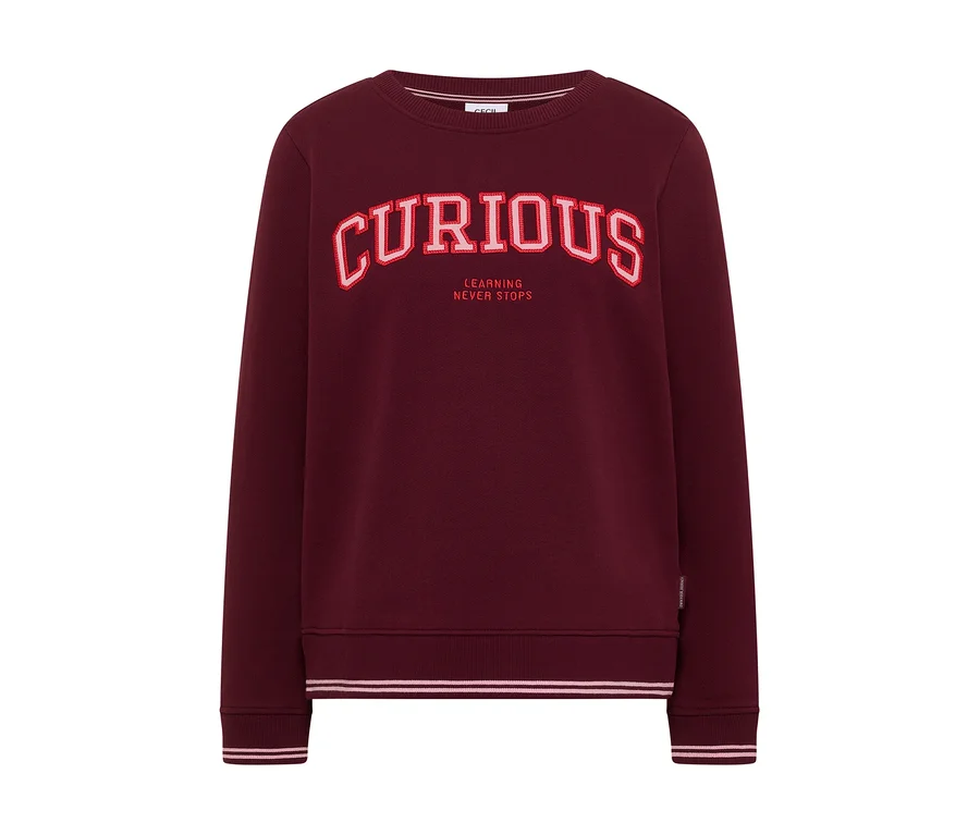 Sweatshirt CECIL bordeaux avec l'inscription rouge « CURIOUS » et « LEARNING NEVER STOPS » sur la poitrine.