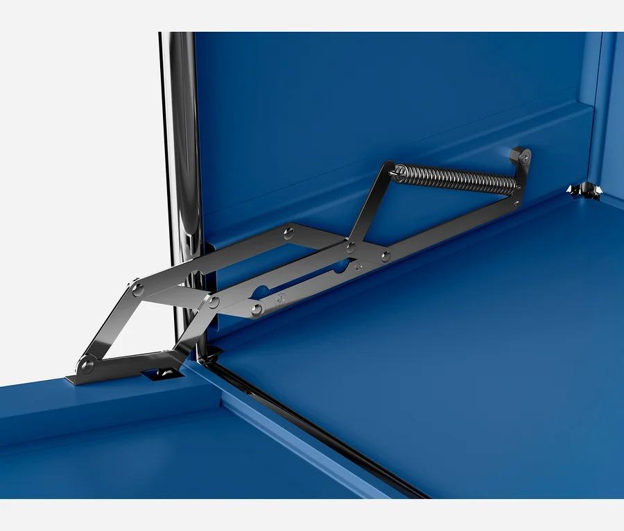 Gros plan d'une surface intérieure bleue avec un mécanisme de charnière métallique brillant. La charnière, composée de plusieurs barres connectées et d'un ressort visible, est déployée, suggérant un couvercle ou un panneau ouvert.