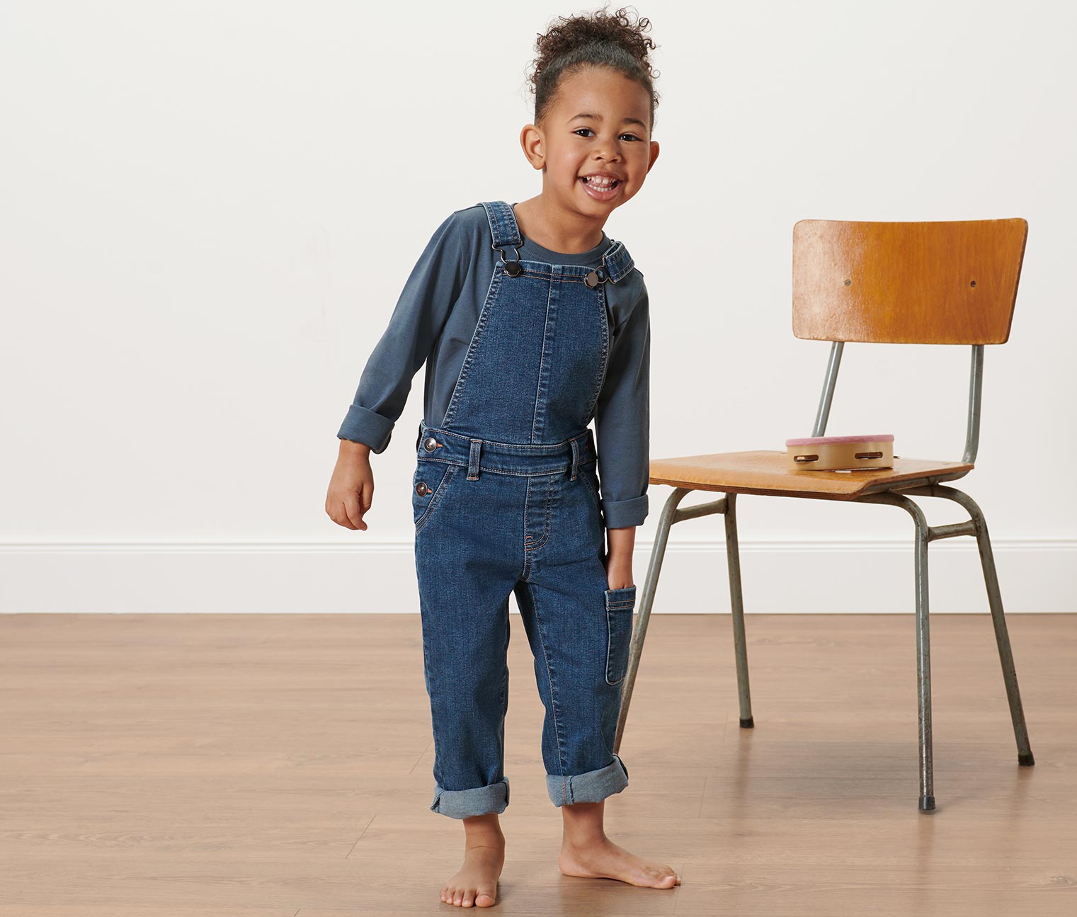 Salopette en denim pour enfant